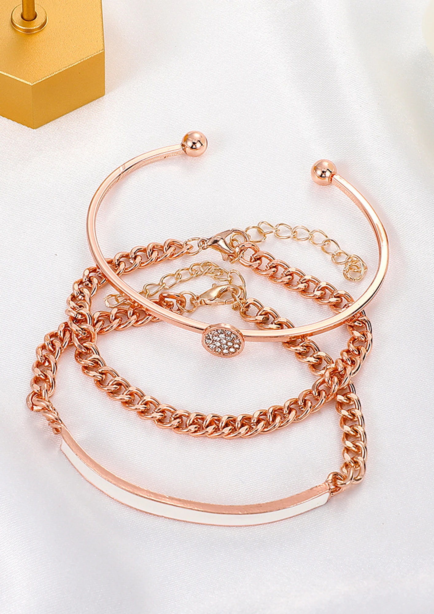 The Perfect Gift: Rose Gold Bracelets for Your Loved Ones